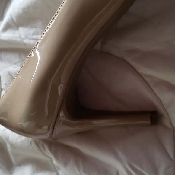 Bandolino taupe patent leather heels! - Picture 5 of 5